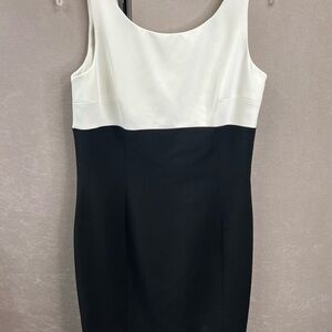 Tahari Black & White Sleeveless Sheath Dress Size 12